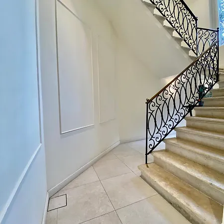 Malvezzi24 Boutique * 代森扎诺-德尔加达