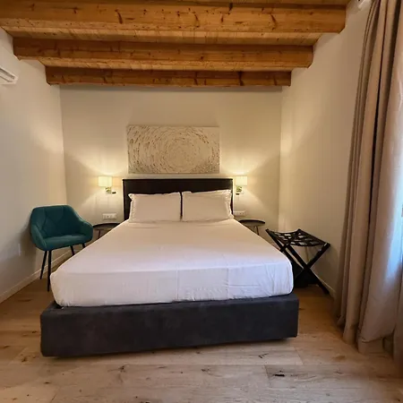 Malvezzi24 Boutique * Desenzano del Garda